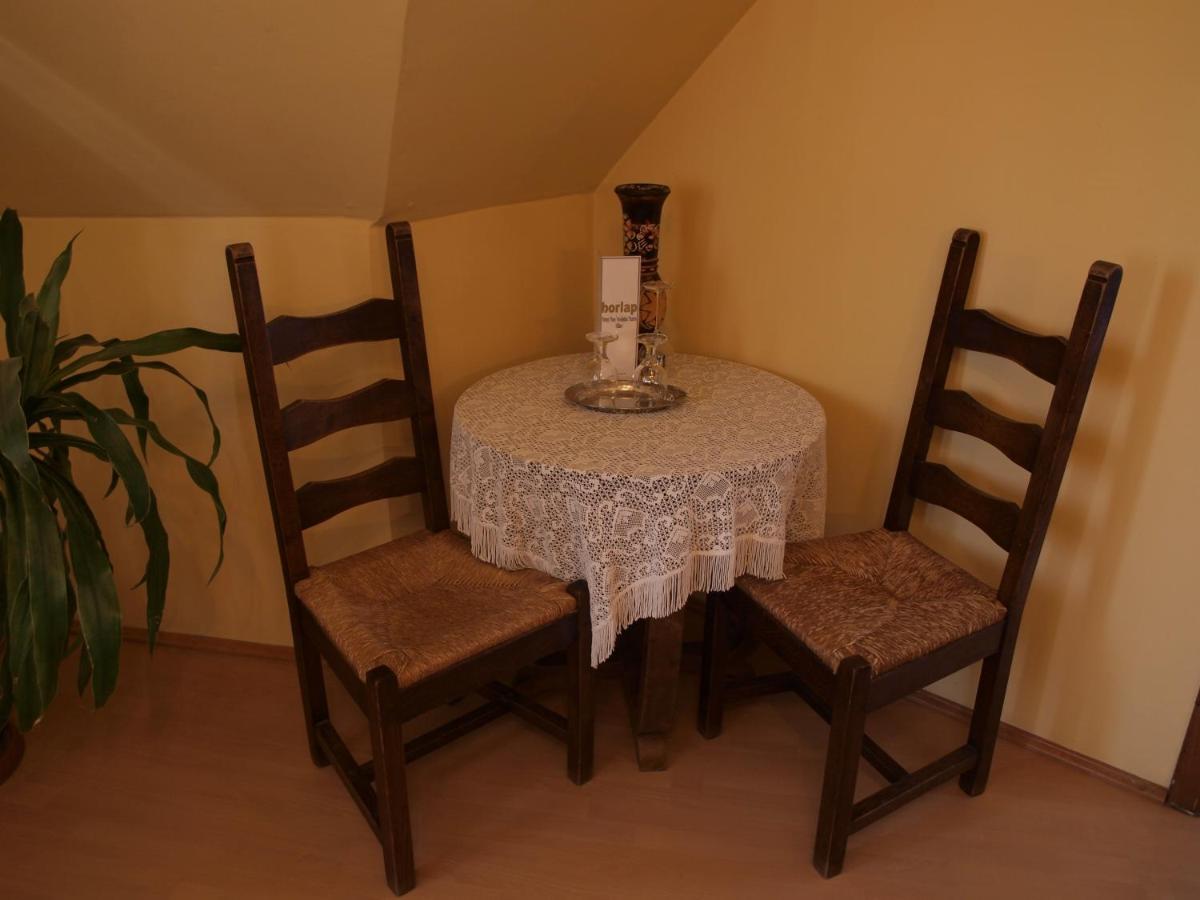 Vitenyi Pince Vendeghaz Villány Kamer foto